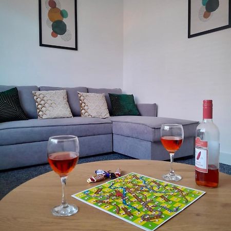 3-Bed Home From Home, Sleeps 6, Great For Contractors, Close To Gulliver'S Valley Theme Park, Free Parking, Hot Tub, Couple Retreat Sheffield Buitenkant foto
