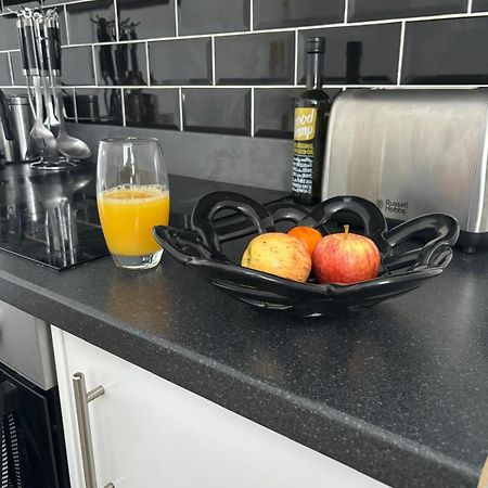 3-Bed Home From Home, Sleeps 6, Great For Contractors, Close To Gulliver'S Valley Theme Park, Free Parking, Hot Tub, Couple Retreat Sheffield Buitenkant foto