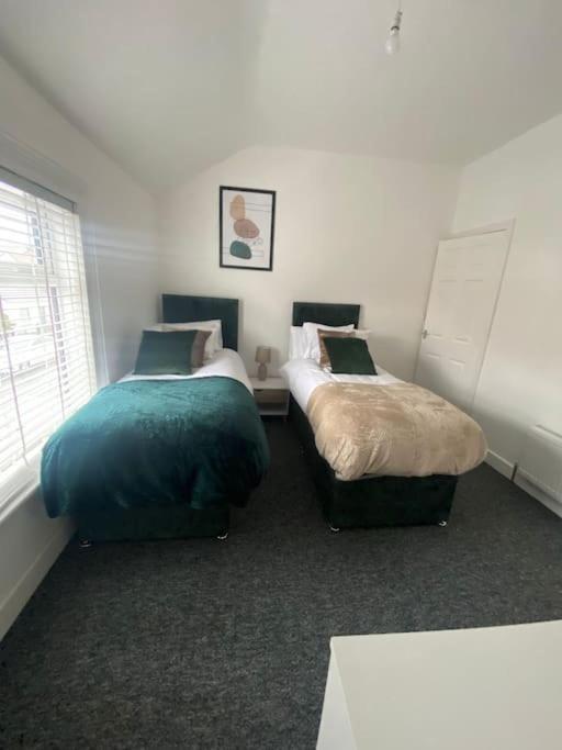 3-Bed Home From Home, Sleeps 6, Great For Contractors, Close To Gulliver'S Valley Theme Park, Free Parking, Hot Tub, Couple Retreat Sheffield Buitenkant foto