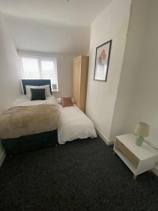 3-Bed Home From Home, Sleeps 6, Great For Contractors, Close To Gulliver'S Valley Theme Park, Free Parking, Hot Tub, Couple Retreat Sheffield Buitenkant foto