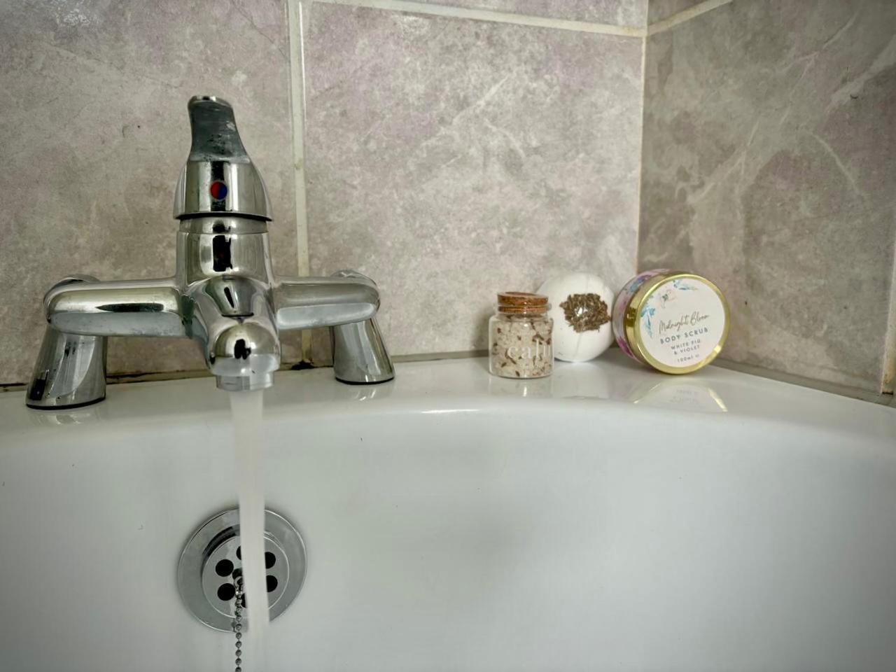 3-Bed Home From Home, Sleeps 6, Great For Contractors, Close To Gulliver'S Valley Theme Park, Free Parking, Hot Tub, Couple Retreat Sheffield Buitenkant foto