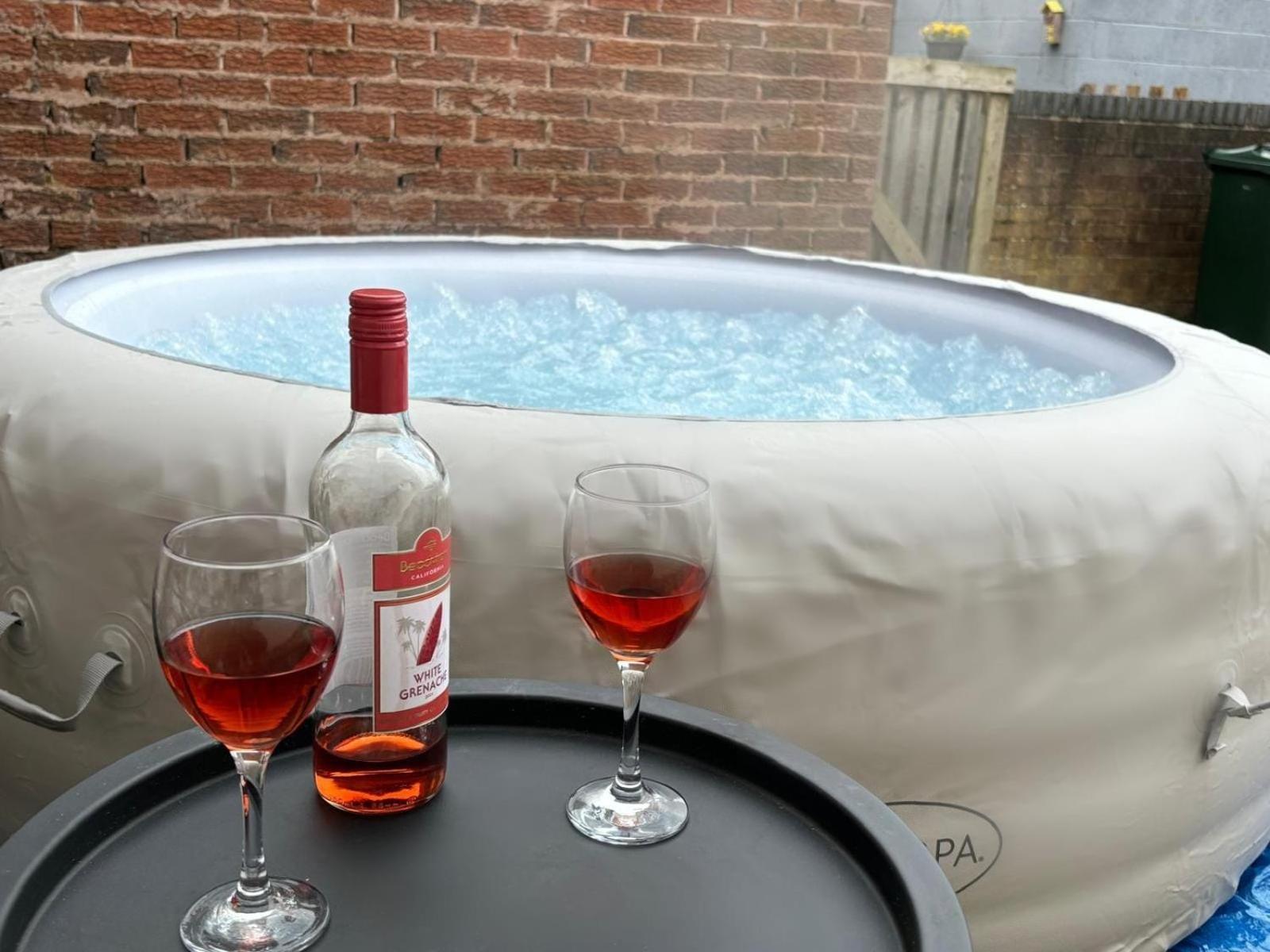 3-Bed Home From Home, Sleeps 6, Great For Contractors, Close To Gulliver'S Valley Theme Park, Free Parking, Hot Tub, Couple Retreat Sheffield Buitenkant foto