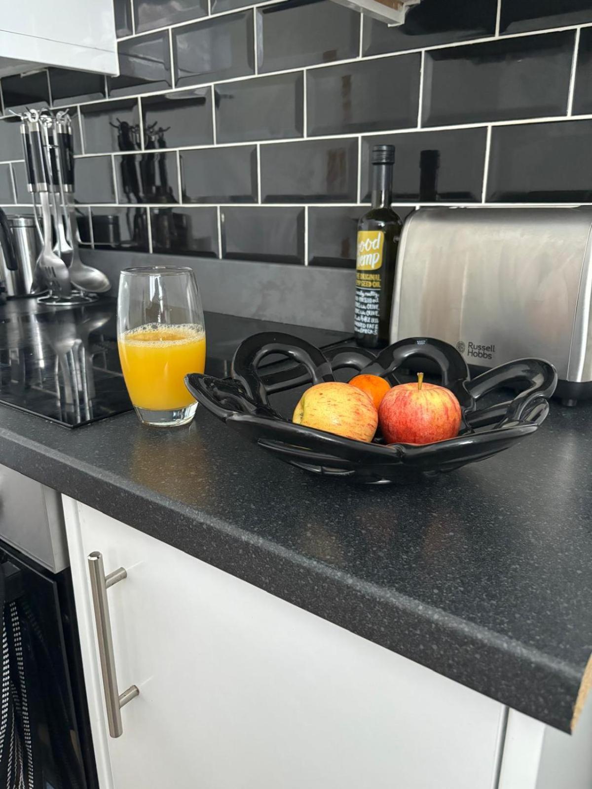 3-Bed Home From Home, Sleeps 6, Great For Contractors, Close To Gulliver'S Valley Theme Park, Free Parking, Hot Tub, Couple Retreat Sheffield Buitenkant foto