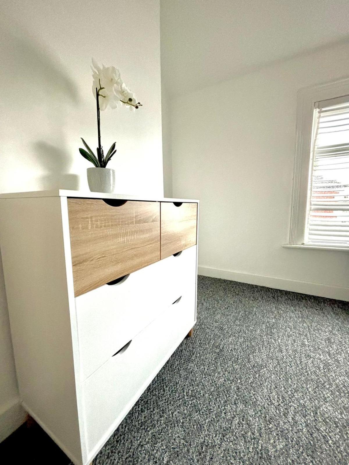 3-Bed Home From Home, Sleeps 6, Great For Contractors, Close To Gulliver'S Valley Theme Park, Free Parking, Hot Tub, Couple Retreat Sheffield Buitenkant foto