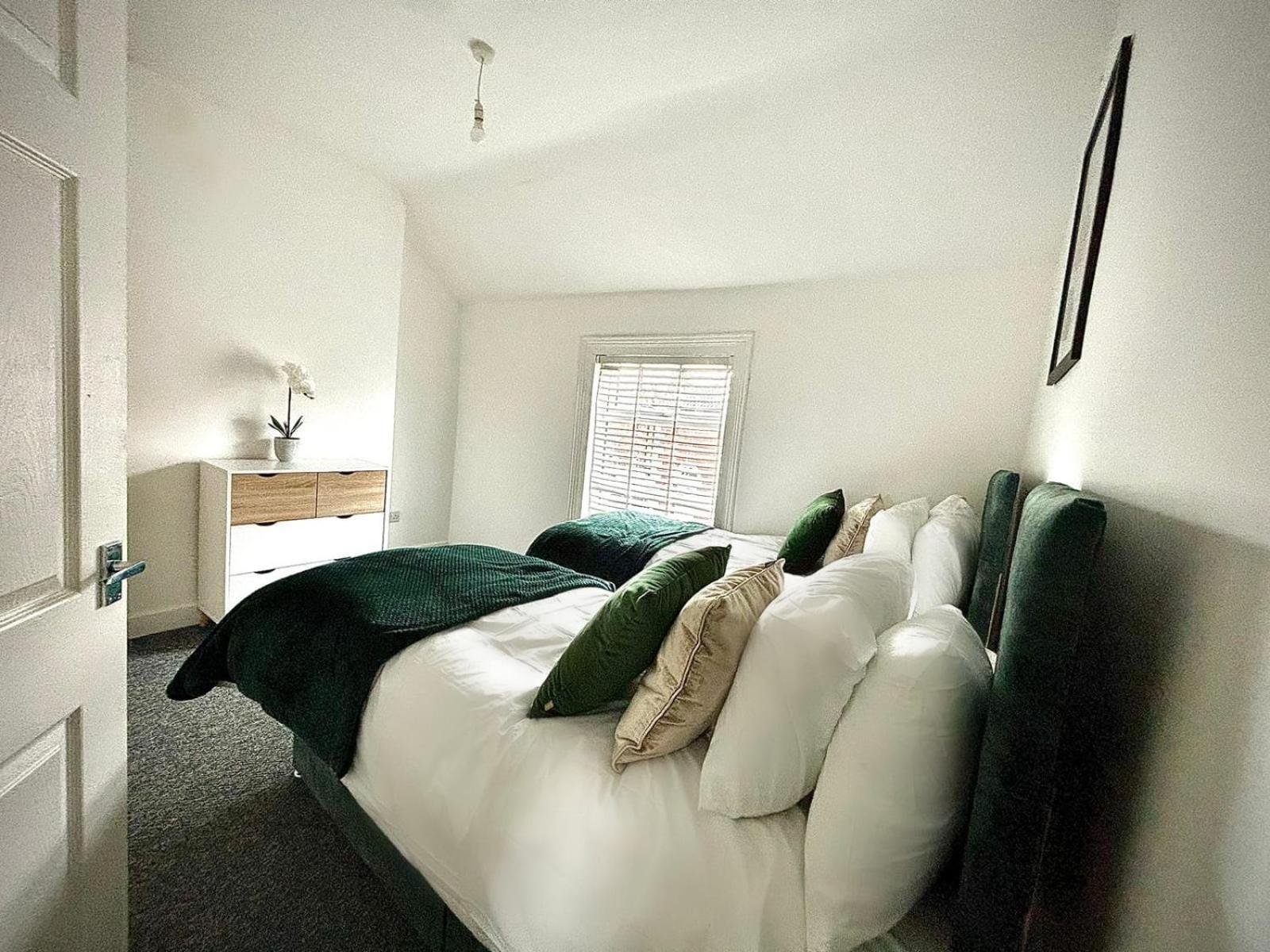 3-Bed Home From Home, Sleeps 6, Great For Contractors, Close To Gulliver'S Valley Theme Park, Free Parking, Hot Tub, Couple Retreat Sheffield Buitenkant foto
